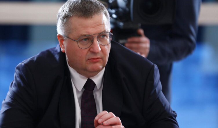 Предупреждает Оверчук.