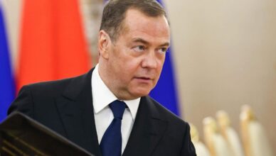 Медведев.